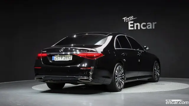 Main__Slider__Photo:S-Class Mercedes-Benz 2022.8-1