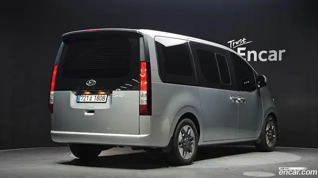 Main__Slider__Photo:Staria Hyundai 2022.8-1