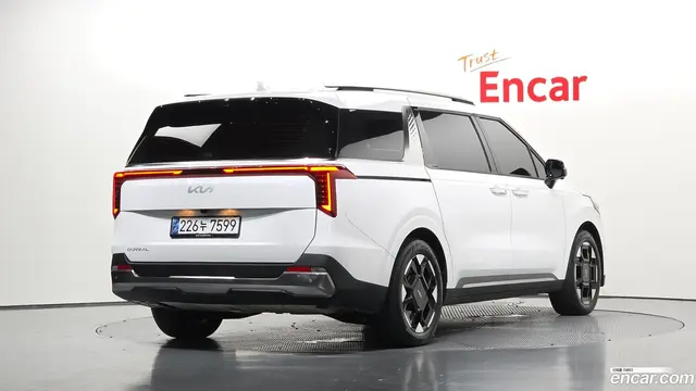 Main__Slider__Photo:Canival Kia 2024.6-1