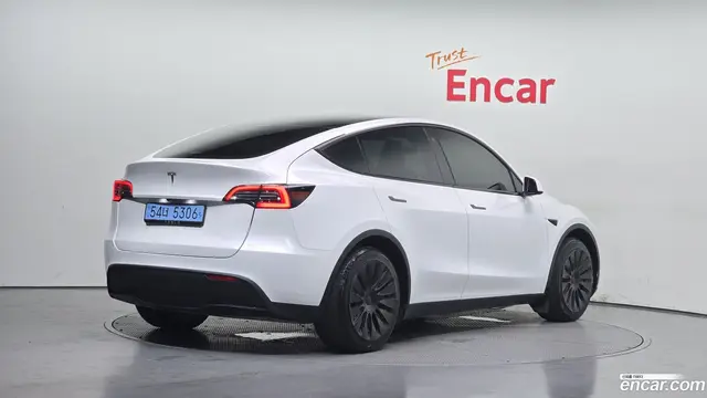 Main__Slider__Photo:Model Y Tesla 2023.10-1