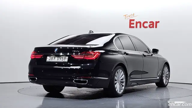 Main__Slider__Photo:7-Series BMW 2015.10-1