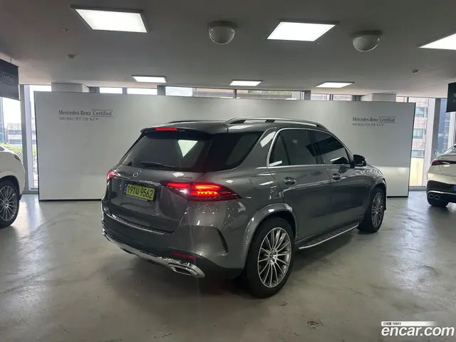 Main__Slider__Photo:GLE-Class Mercedes-Benz 2025.3-1