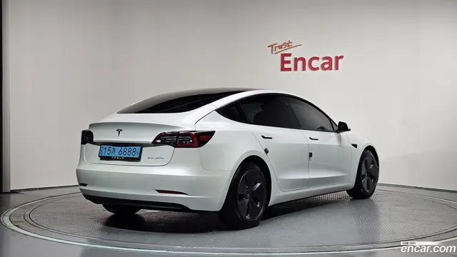 Main__Slider__Photo:Model 3 Tesla 2022.2-1