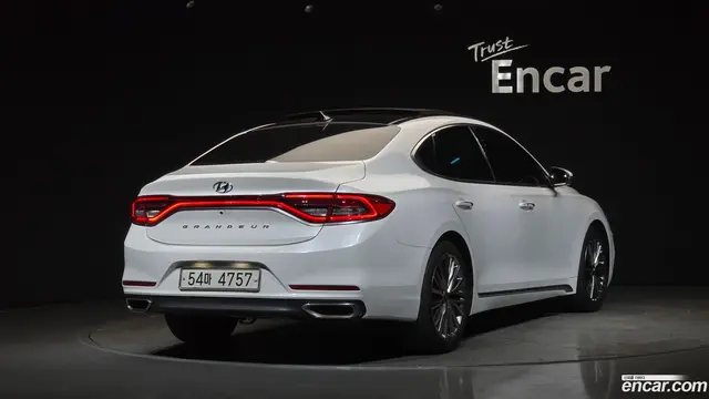 Main__Slider__Photo:Grandeur Hyundai 2018.0-1