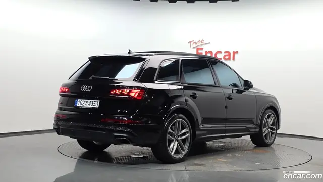 Main__Slider__Photo:Q7 Audi 2025.10-1