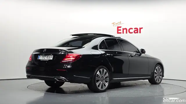 Main__Slider__Photo:E-Class Mercedes-Benz 2017.6-1