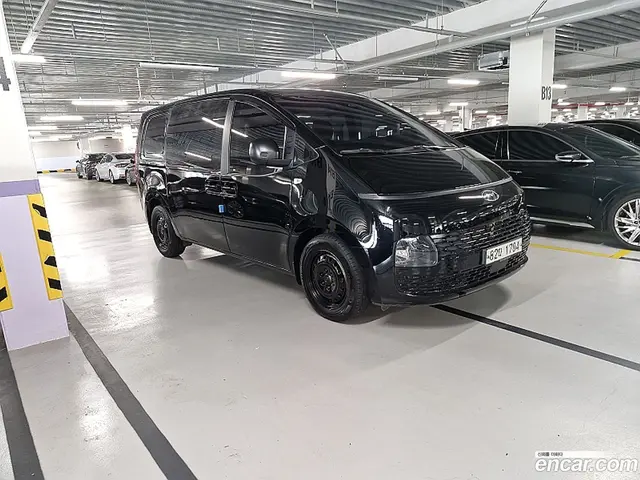 Main__Slider__Photo:Staria Hyundai 2021.10-1