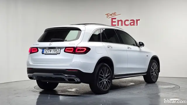 Main__Slider__Photo:GLC-Class Mercedes-Benz 2021.6-1