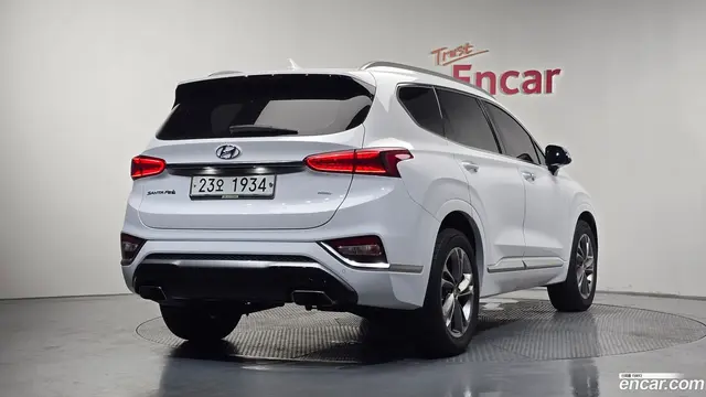 Main__Slider__Photo:Santafe Hyundai 2018.6-1