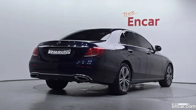 Main__Slider__Photo:E-Class Mercedes-Benz 2020.7-1
