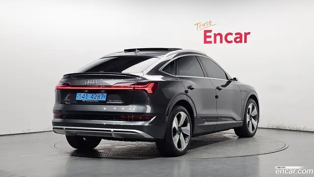 Main__Slider__Photo:e-tron Audi 2022.5-1
