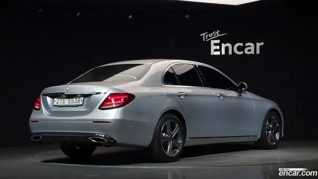 Main__Slider__Photo:E-Class Mercedes-Benz 2017.3-1