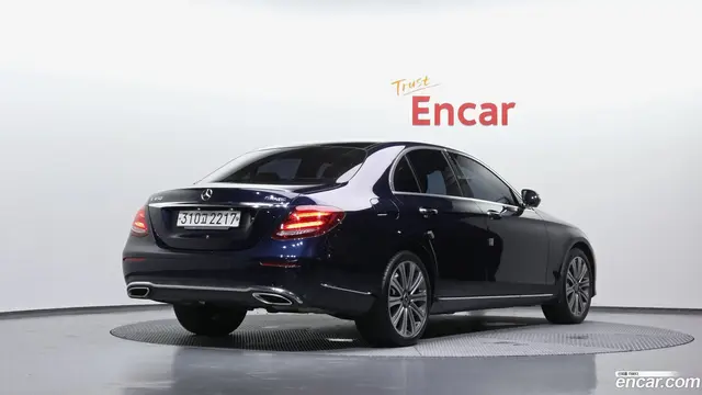 Main__Slider__Photo:E-Class Mercedes-Benz 2020.8-1