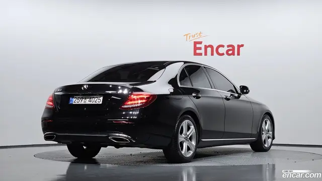 Main__Slider__Photo:E-Class Mercedes-Benz 2018.2-1