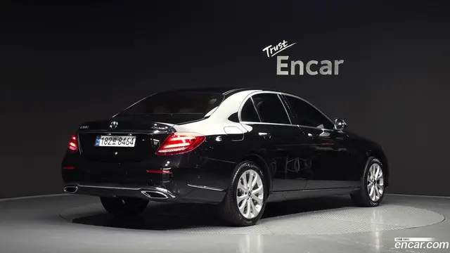 Main__Slider__Photo:E-Class Mercedes-Benz 2019.7-1
