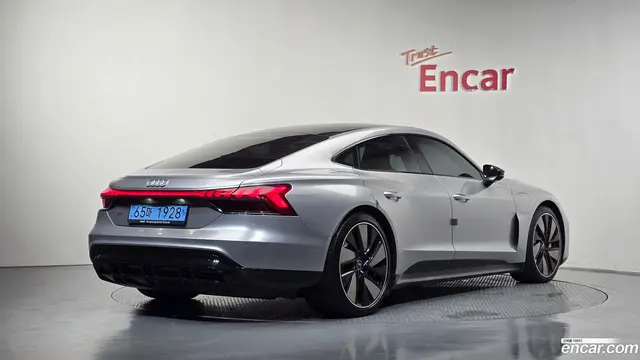 Main__Slider__Photo:e-tron GT Audi 2021.11-1