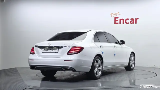 Main__Slider__Photo:E-Class Mercedes-Benz 2017.10-1