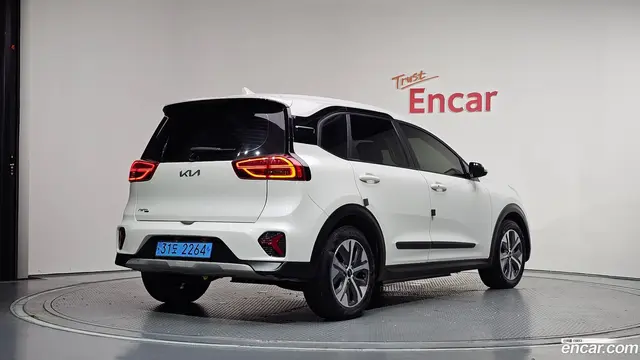 Main__Slider__Photo:Niro Kia 2022.7-1