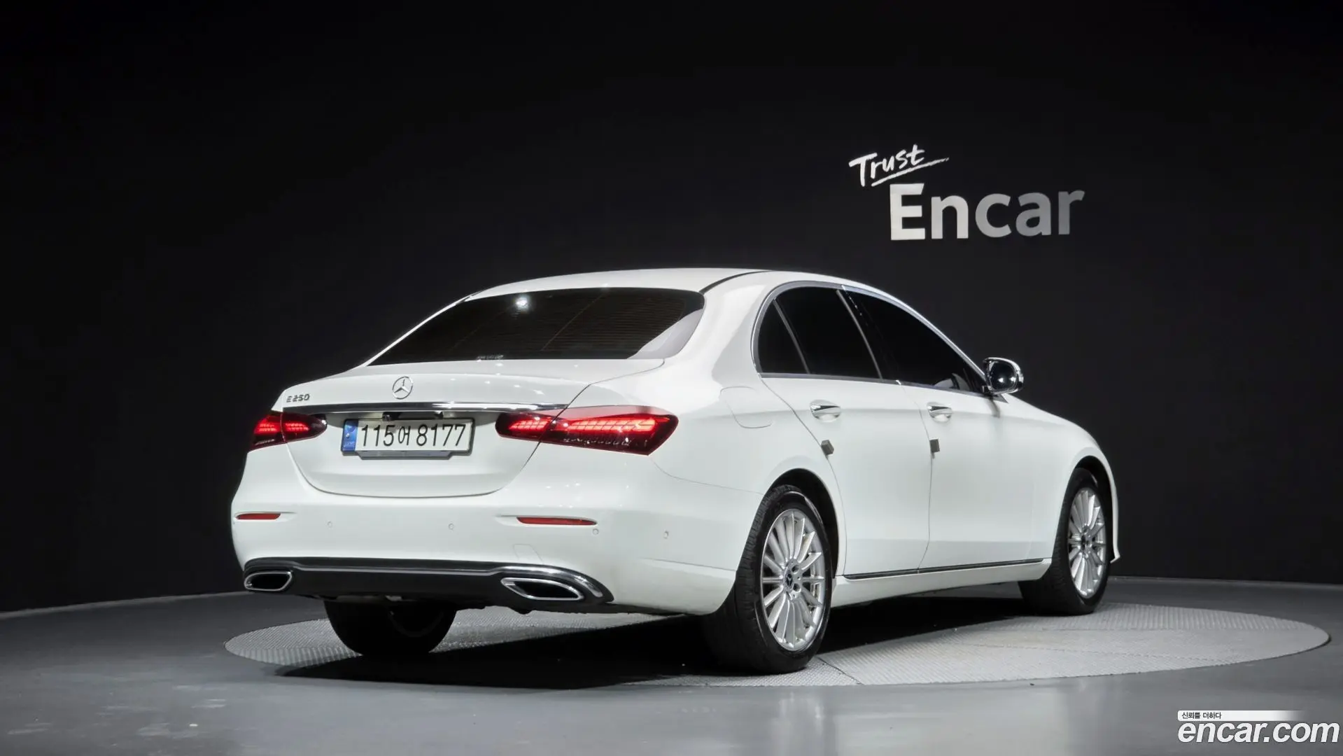Main__Slider__Photo:E-Class Mercedes-Benz 2021.7-1