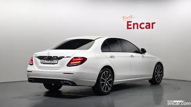 Main__Slider__Photo:E-Class Mercedes-Benz 2020.5-1