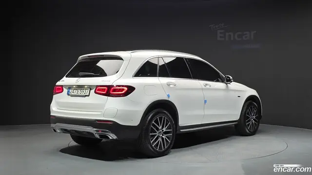 Main__Slider__Photo:GLC-Class Mercedes-Benz 2021.8-1