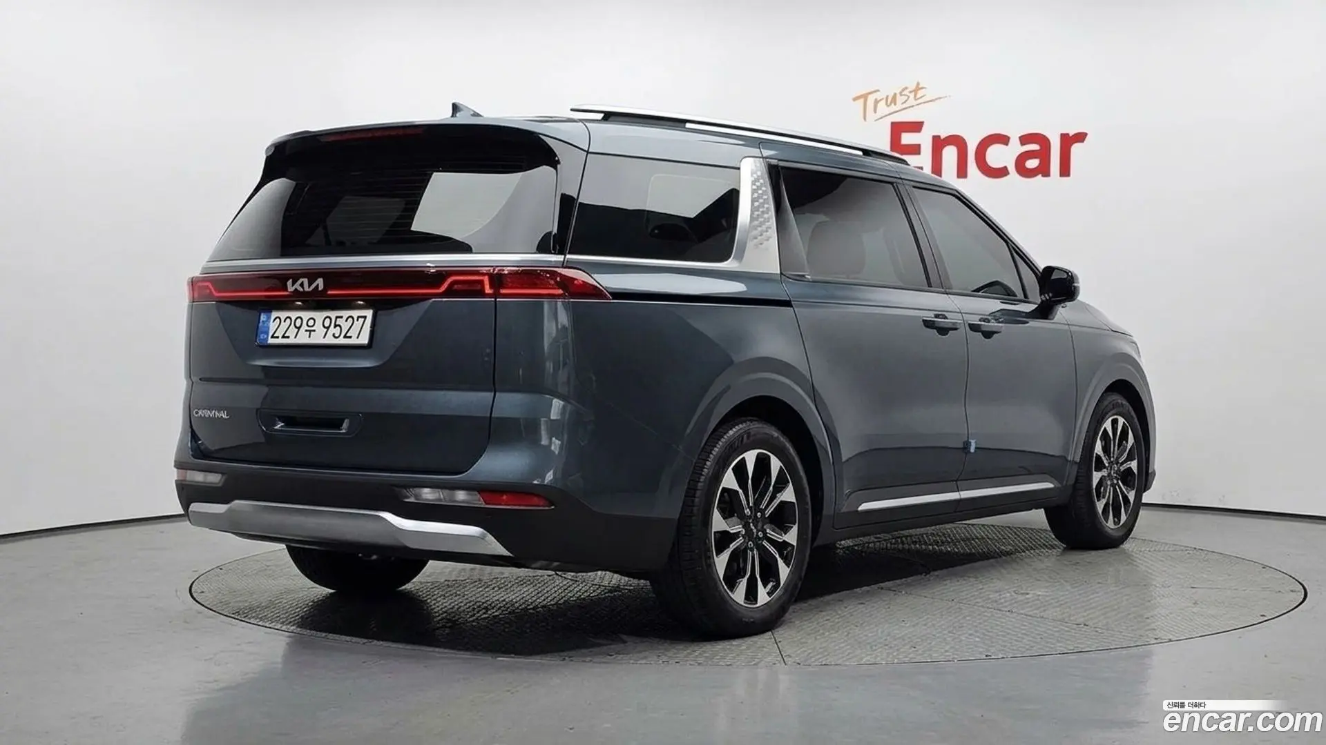 Main__Slider__Photo:Canival Kia 2022.1-1