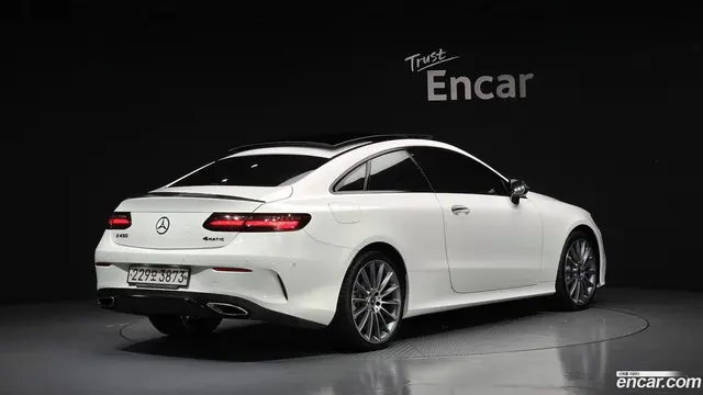 Main__Slider__Photo:E-Class Mercedes-Benz 2019.6-1