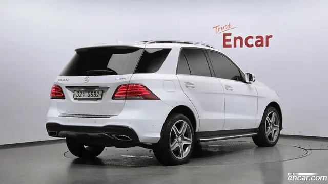 Main__Slider__Photo:GLE-Class Mercedes-Benz 2016.4-1