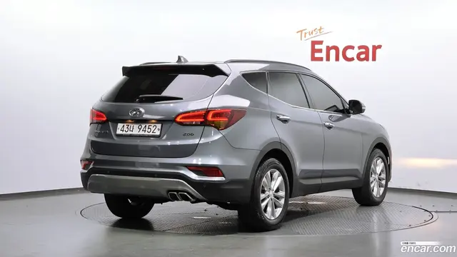 Main__Slider__Photo:Santafe Hyundai 2017.9-1