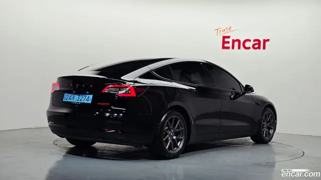 Main__Slider__Photo:Model 3 Tesla 2021.5-1