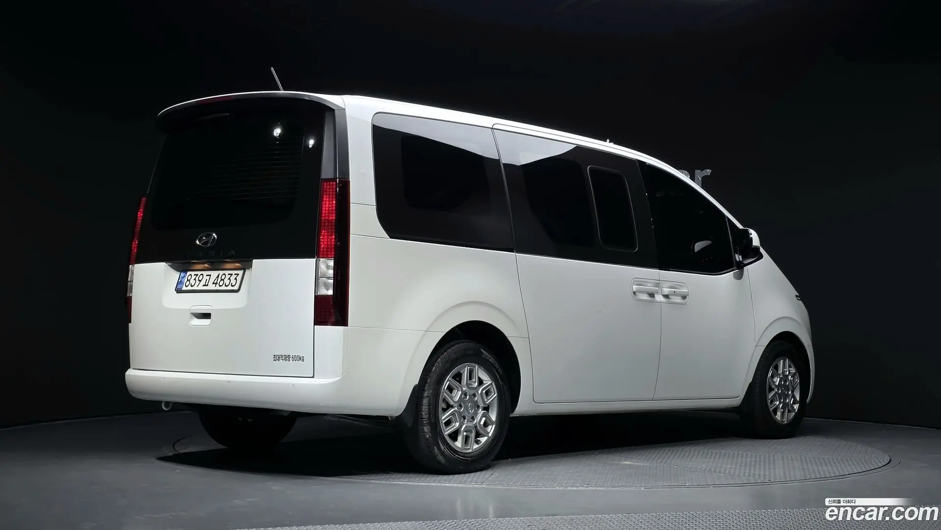 Main__Slider__Photo:Staria Hyundai 2023.6-1