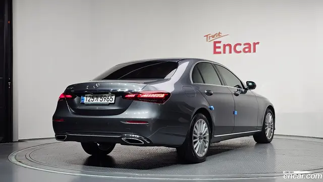 Main__Slider__Photo:E-Class Mercedes-Benz 2020.10-1