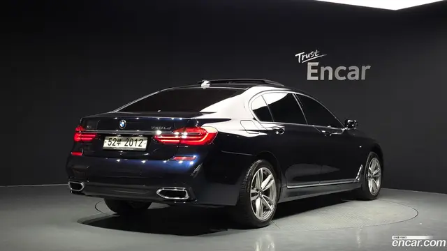 Main__Slider__Photo:7-Series BMW 2017.3-1