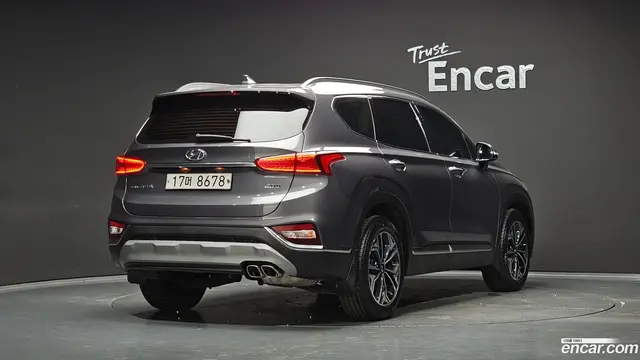 Main__Slider__Photo:Santafe Hyundai 2018.2-1