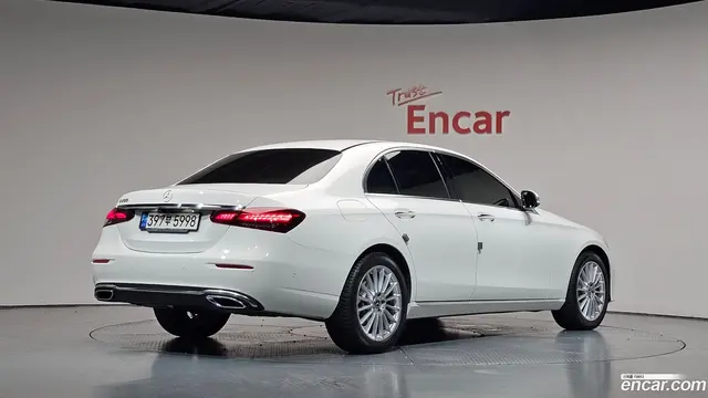 Main__Slider__Photo:E-Class Mercedes-Benz 2020.11-1