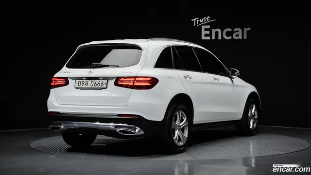 Main__Slider__Photo:GLC-Class Mercedes-Benz 2016.1-1