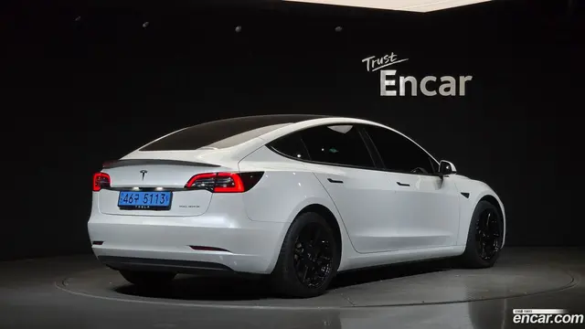 Main__Slider__Photo:Model 3 Tesla 2022.4-1