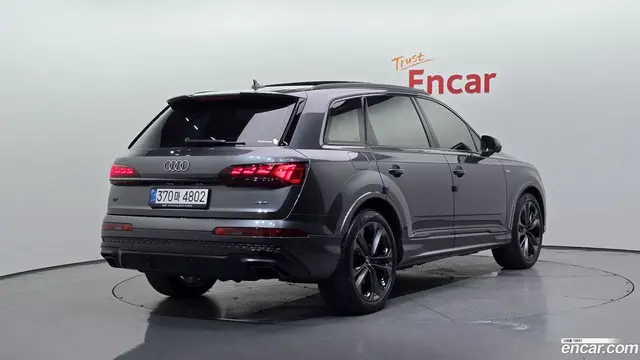 Main__Slider__Photo:Q7 Audi 2025.8-1
