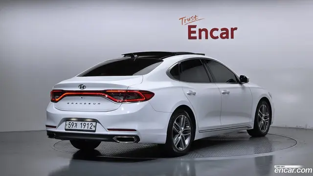 Main__Slider__Photo:Grandeur Hyundai 2019.6-1