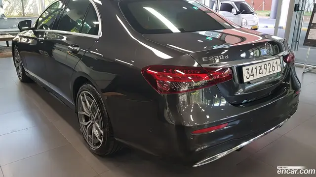 Main__Slider__Photo:E-Class Mercedes-Benz 2022.1-1