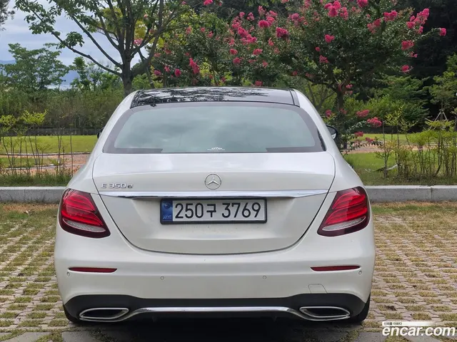 Main__Slider__Photo:E-Class Mercedes-Benz 2017.3-1