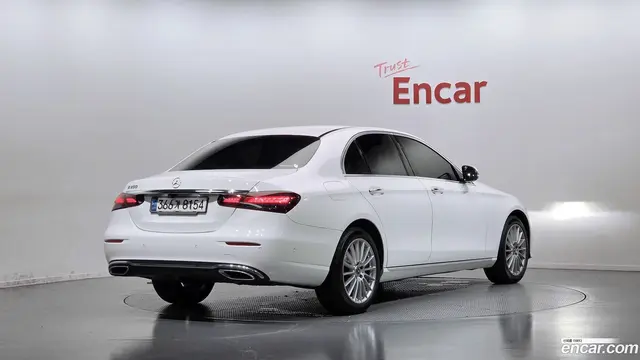 Main__Slider__Photo:E-Class Mercedes-Benz 2020.11-1