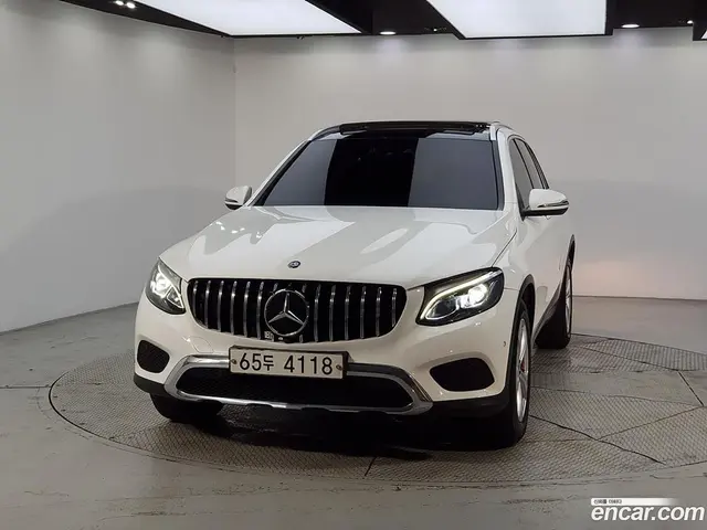 Main__Slider__Photo:GLC-Class Mercedes-Benz 2017.3-1