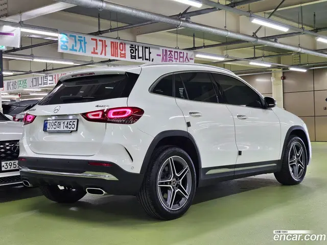 Main__Slider__Photo:GLA-Class Mercedes-Benz 2023.6-1