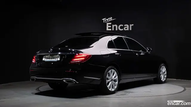 Main__Slider__Photo:E-Class Mercedes-Benz 2019.4-1