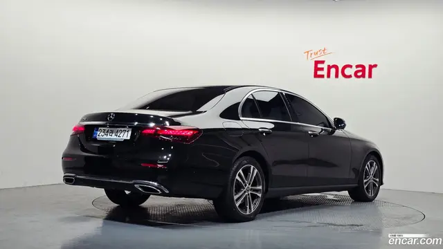 Main__Slider__Photo:E-Class Mercedes-Benz 2023.10-1
