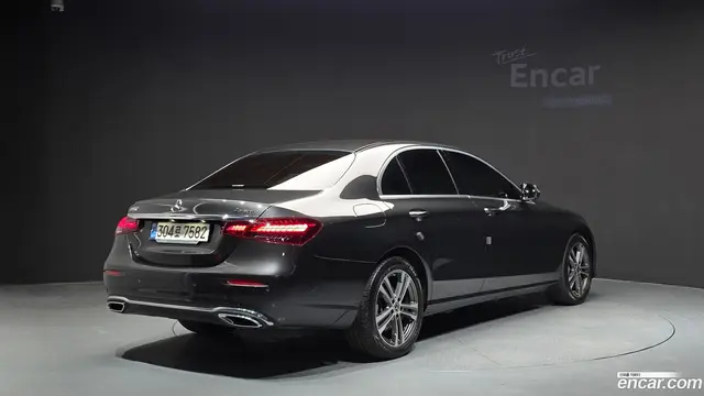 Main__Slider__Photo:E-Class Mercedes-Benz 2021.4-1
