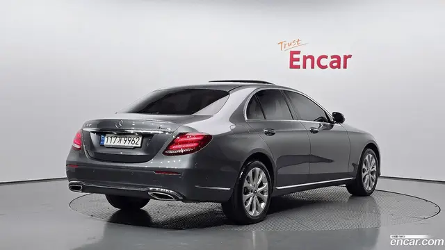 Main__Slider__Photo:E-Class Mercedes-Benz 2020.1-1