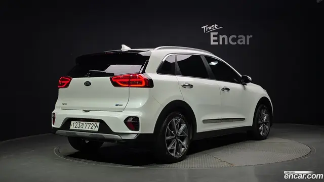 Main__Slider__Photo:Niro Kia 2020.3-1