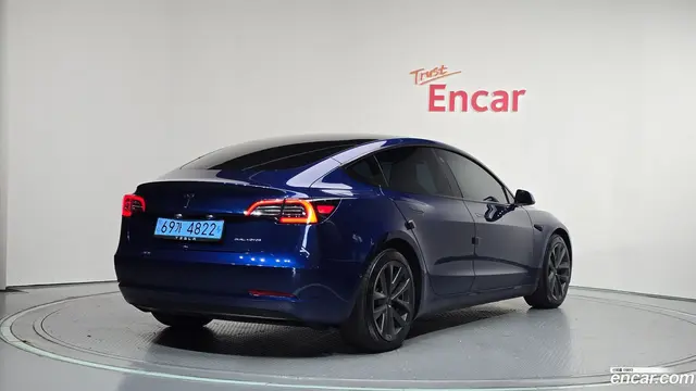 Main__Slider__Photo:Model 3 Tesla 2022.1-1